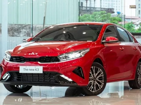 Kia K3 giảm giá, chính thức 'tuyên chiến' với Mazda3 và Corolla Altis 'tháng cô hồn'