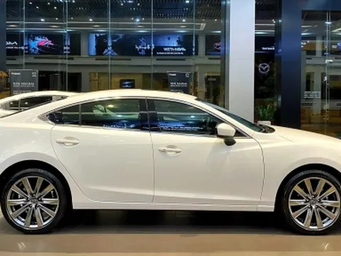 Mazda6 tung ưu đãi giảm giá 60 triệu đồng, cạnh tranh cực gắt với Camry và K5