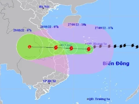 Bão số 4 đã giật lên cấp 17, hướng thẳng vào càn quét miền Trung 
