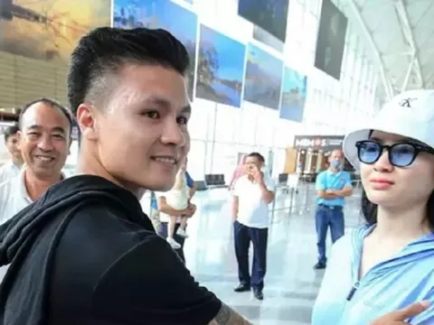 Quang Hải và bạn gái bịn rịn ở sân bay trước giờ lên đường sang Pháp