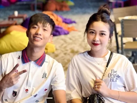 Nhan sắc vợ Phan Văn Đức trong ảnh chụp bằng camera thường gây sốt