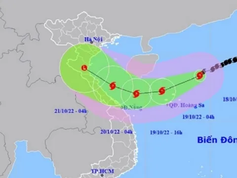 Bão số 6 giật cấp 15 tốc độ khoảng 15km/h tiến vào miền Trung 