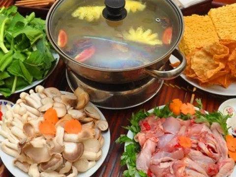 Loại rau tuyệt đối không nhúng khi ăn lẩu gà, lẩu riêu cua ít người biết