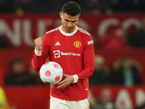 Ronaldo 'xuống nước', xác nhận sẽ đá trận đầu tiên cho MU kể từ đầu mùa hè 2022