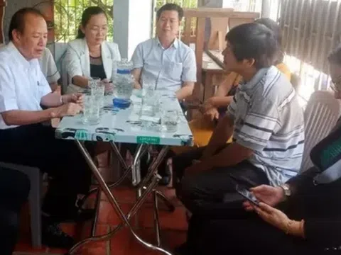 Vụ nữ sinh tử nạn ở Ninh Thuận: Giám đốc Bệnh viện Đa khoa tỉnh đến viếng, xin lỗi gia đình nạn nhân