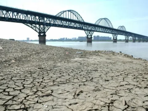 Nắng nóng kỷ lục, Trung Quốc 'thay trời làm mưa' chống hạn