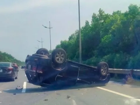 2 vụ tai nạn giao thông vào ngày cuối nghỉ lễ khiến cửa ngõ vào Hà Nội ùn tắc kéo dài