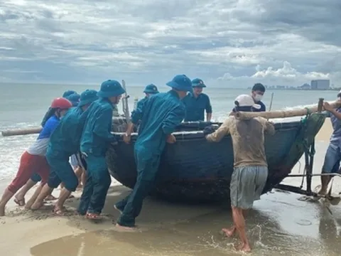 Cập nhật tin bão khẩn cấp bão số 4: Bão giật cấp 15 chỉ còn cách Hoàng Sa hơn 500km