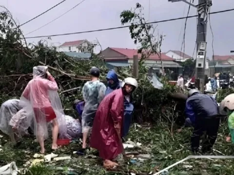 Cận cảnh sức công phá khủng khiếp của bão Noru ở Quảng Trị