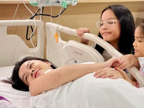 Phạm Quỳnh Anh đưa con gái mới sinh đi chơi, hành động của 2 con riêng gây nghẹn ngào 