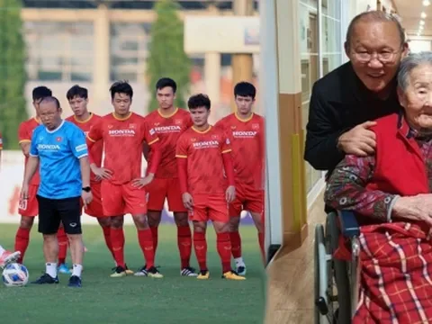 Thầy Park trải lòng dịp sinh nhật mẹ, 'tiết lộ' từng dạy cầu thủ Việt Nam một điều đặc biệt
