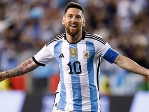 Messi out trình, ghi 2 bàn cho ĐT Argentina chỉ trong vòng 3 phút 