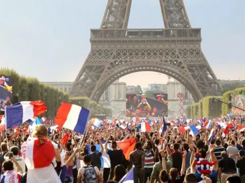 Thành phố Paris tẩy chay phát sóng World Cup 2022