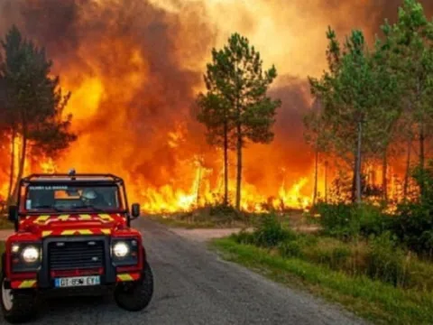 Châu Âu bị 'thiêu đốt': Hàng trăm người thiệt mạng, hàng nghìn người phải sơ tán