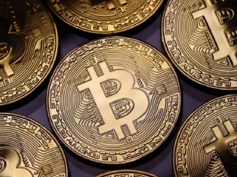 Chi 11 triệu USD đào 110.000 tấn rác tìm lại 8.000 bitcoin đã mất