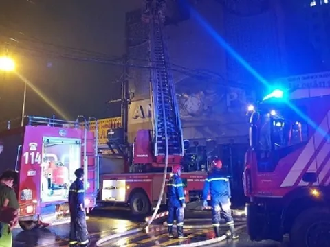 Cháy quán karaoke ở Bình Dương, ít nhất 12 người thiệt mạng