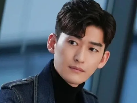 Trương Hàn vác 'bé mỡ' đi chạy bộ, Cnet mỉa mai 'ai cứu đôi mắt tôi với!'