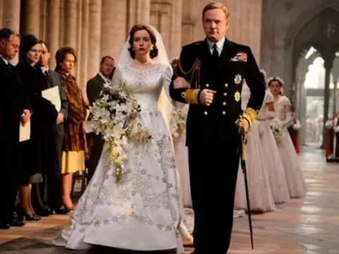 The Crown - phim về bê bối Hoàng gia Anh tiếp tục ghi hình sau khi 'để tang' Nữ hoàng