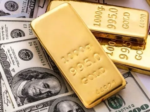 Giá vàng trưa ngày 29/8: Lao dốc đầy bất ổn