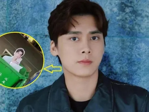 Fan hâm mộ ngậm ngùi 'cất poster' giữa đêm sau màn 'bóc trần' Lý Dịch Phong