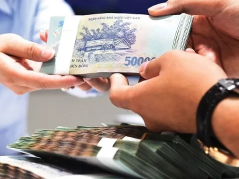 NÓNG: Trường hợp cán bộ, công viên chức được tăng lương thêm 0,8 lần 