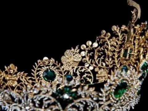Soi cận cảnh chi tiết chiếc vương miện của Miss Grand International 2022