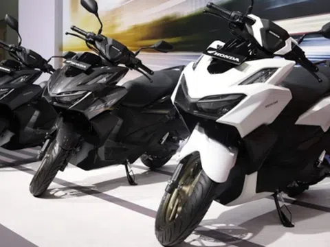 Honda Vario 160 tiếp tục lao dốc không phanh, đè nặng áp lực cho Honda Air Blade