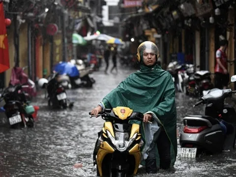 NÓNG: Bão Noru áp sát Biển Đông với cường độ khủng, các tỉnh khẩn trương ứng phó