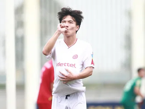 Đằng sau màn ăn mừng kiểu ‘bụng bầu’ gây sốc của cầu thủ trẻ Việt Nam