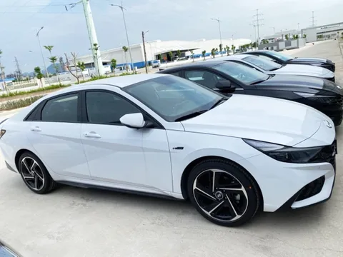 Tuyệt tác Hyundai Elantra mới 2023 mở cọc tại đại lý: Sẵn sàng ‘gạt bỏ’ Honda Civic, Kia K3