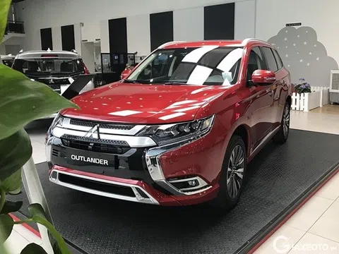 Giá lăn bánh Mitsubishi Outlander tháng 8/2022: Ưu đãi khủng làm Honda CR-V và Hyundai Tucson rơi lệ