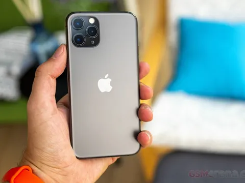 Giá iPhone 11 Pro tháng 8/2022: Giảm kịch sàn ngang ngửa Galaxy S21 FE mát lòng khách Việt