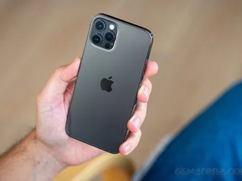 Ngỡ ngàng giá iPhone 12 Pro chỉ hơn 12 triệu đồng, rẻ hơn iPhone 13 Pro hơn 12 triệu đồng