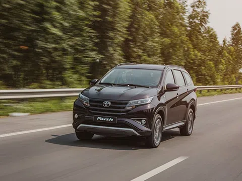 ‘Tiểu Fortuner’ có giá lăn bánh kèm ưu đãi không thể bỏ qua, đàn áp Mitsubishi Xpander và Suzuki XL7