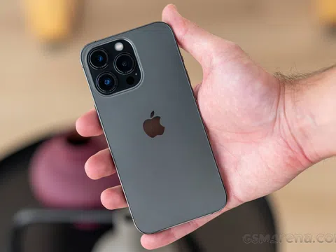 Giá đập hộp iPhone 13 Pro tháng 9/2022: Rẻ quá xá, khiến Galaxy S22 Ultra bật khóc