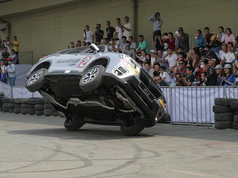 Siêu Trình Diễn Ô Tô Mạo Hiểm Subaru Russ Swift Stunt Show chính thức trở lại Việt Nam