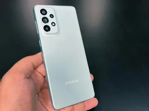 Giá Samsung Galaxy A73 5G tháng 9/2022: Vua tầm trung xuống dưới 10 triệu, đấu tay đôi với iPhone 11