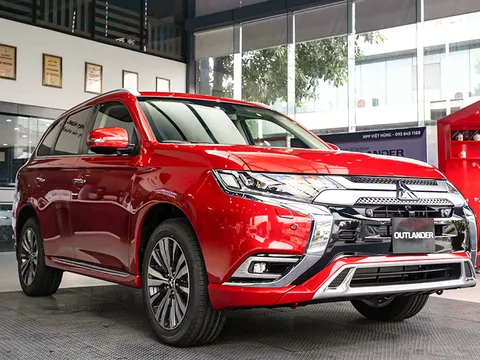 Giá lăn bánh Mitsubishi Outlander tháng 9/2022: Đè bẹp Hyundai Tucson, Honda CR-V bằng siêu ưu đãi