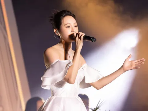 Công chúng dành ‘cơn mưa’ lời khen cho bài hát mới 'Tình yêu là' của Hiền Hồ