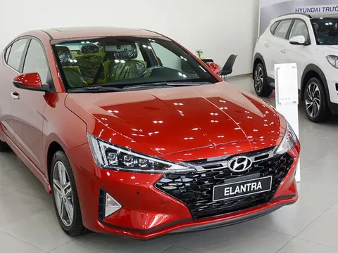 Giá lăn bánh Hyundai Elantra mới nhất tháng 9/2022: Quá rẻ so với chất lượng, đe nẹt Kia K3