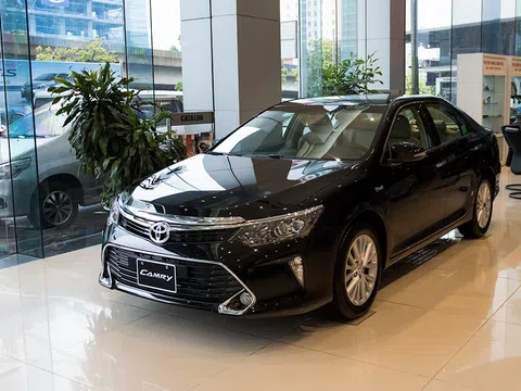 Giá xe Toyota Camry lăn bánh mới nhất tháng 10/2022: Quá hời cho khách Việt, áp đảo Kia K5