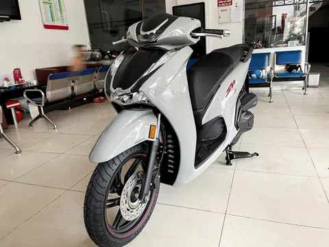 ‘Vua tay ga’ Honda SH 350i tiếp tục giảm giá mạnh xuống mức rẻ chưa từng có