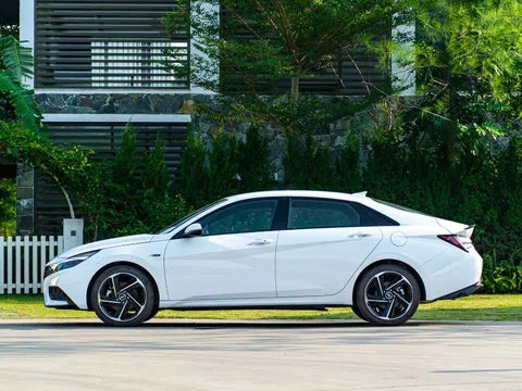 Hyundai Elantra 2023 ra mắt tại Việt Nam, đe nẹt Kia K3 với mức giá hấp dẫn