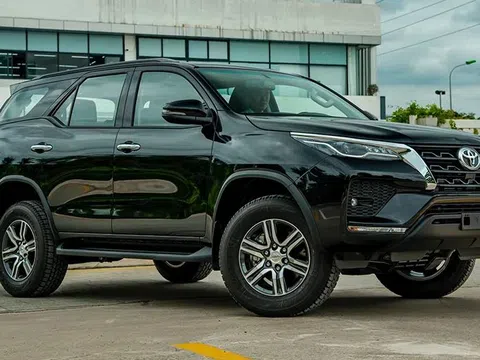 Giá lăn bánh Toyota Fortuner tháng 10/2022: Thu hút hơn cả Hyundai Santa Fe