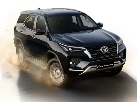 Toyota Fortuner Hybrid thế hệ mới sắp ra mắt, khách Việt háo hức mong đợi