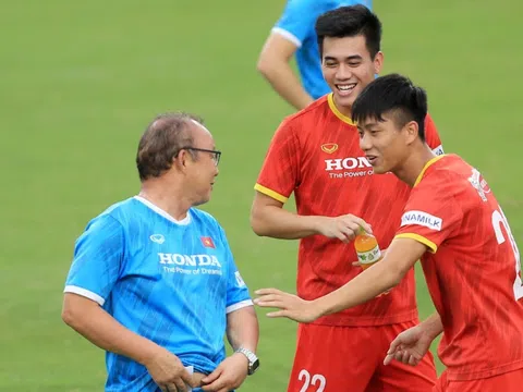 Tin nóng V.League 24/10: Trụ cột ĐT Việt Nam nhận quà từ HLV Park Hang-seo