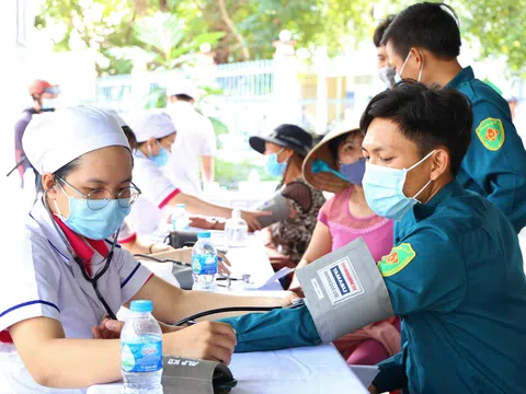 Bệnh viện Phụ sản TP Cần Thơ tổ chức khám chữa bệnh miễn phí và tặng quà tết tại huyện Phong Điền