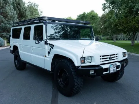 Mẫu off-road cỡ "đại" Toyota Mega Cruiser cực hiếm được định giá ngang siêu xe Ferrari