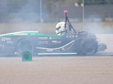 Kỷ lục xe điện tăng tốc nhanh nhất thế giới có chủ nhân mới, không phải là xe Tesla