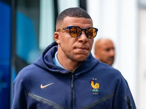 Mbappe xuất hiện ở hộp đêm khi được cho 'nghỉ phép'